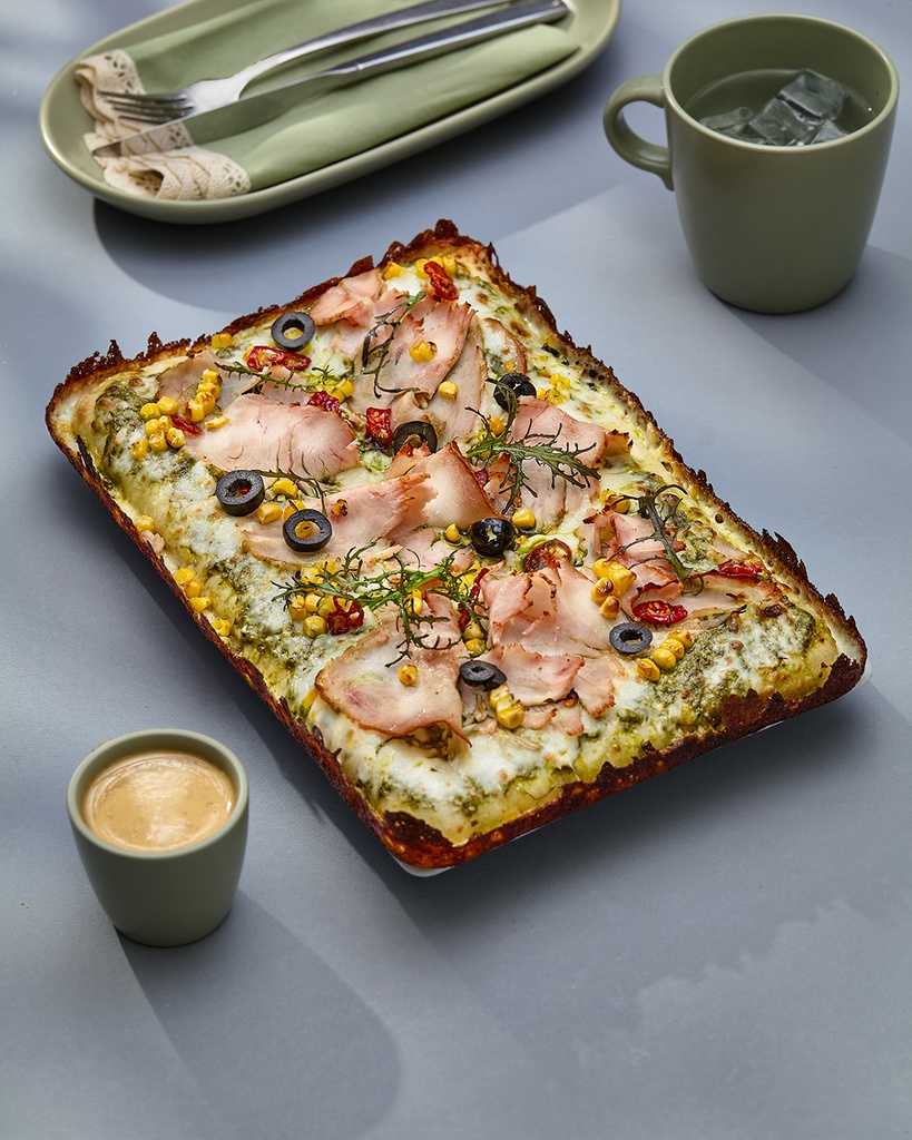 Turkey pesto Pizza (پیتزا بوقلمون)